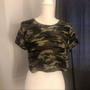 Camo cropped t-shirt